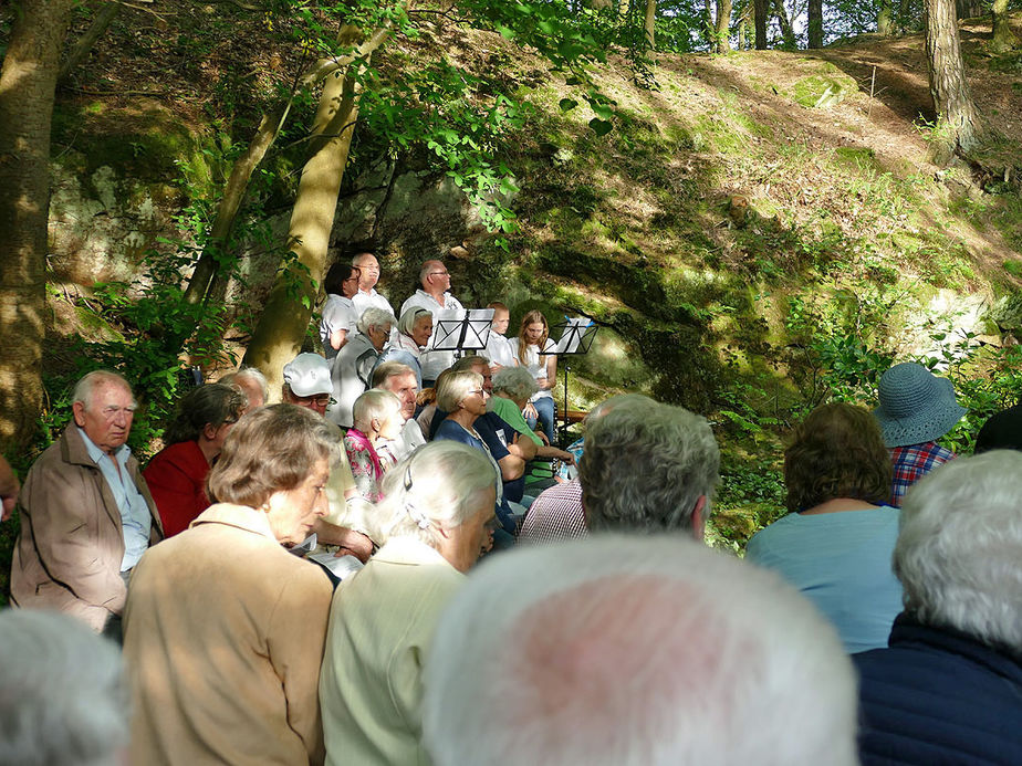 Baunataler Wallfahrt zur Naumburger Fatima Grotte (Foto: Karl-Franz Thiede)